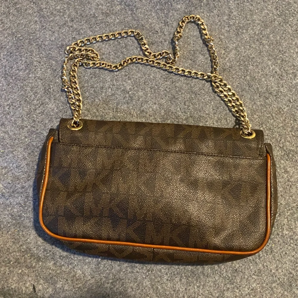 Michael Kors should clutch - Picture 2 of 5